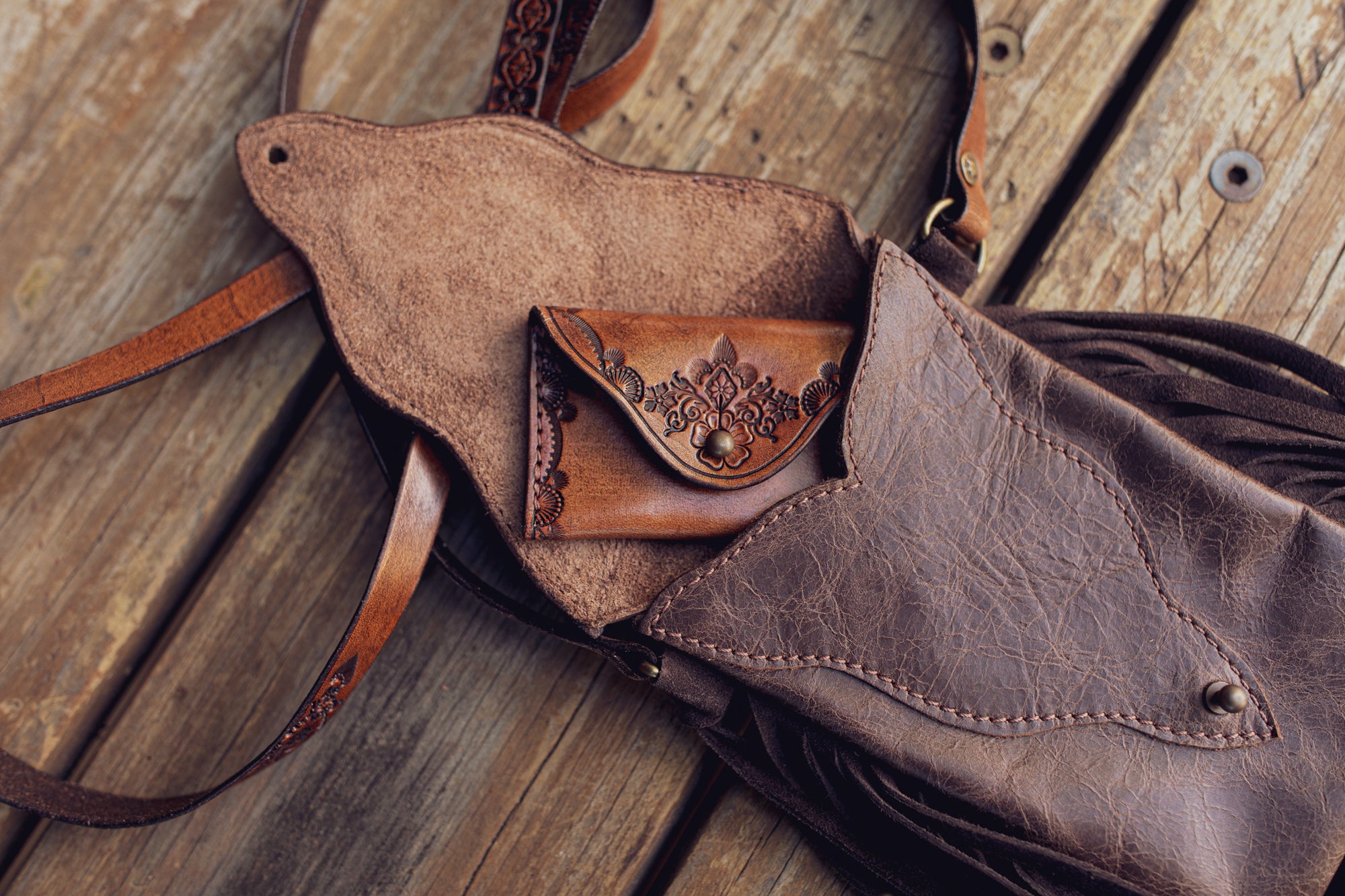 tooled_leather_card_holder_brown