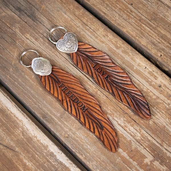 handmade_leather_feather_key_ring